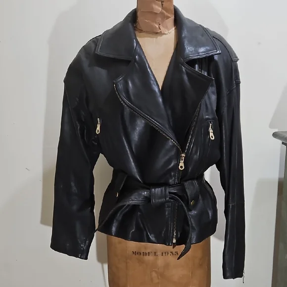 Black Leather Biker Belted Jacket with Fitted Silhouette and Diagonal Zipper - Picture 7 of 15